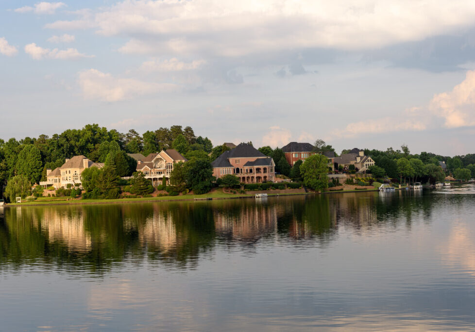 Luxury Lakefront houses in Atlanta suburbs